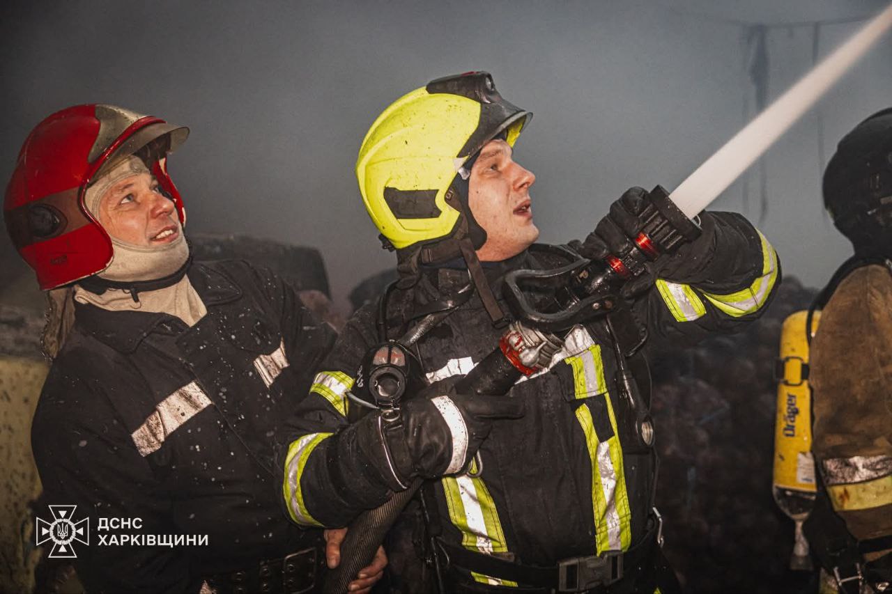 Надзвичайники рятували від вогню підприємство у Слобідському районі